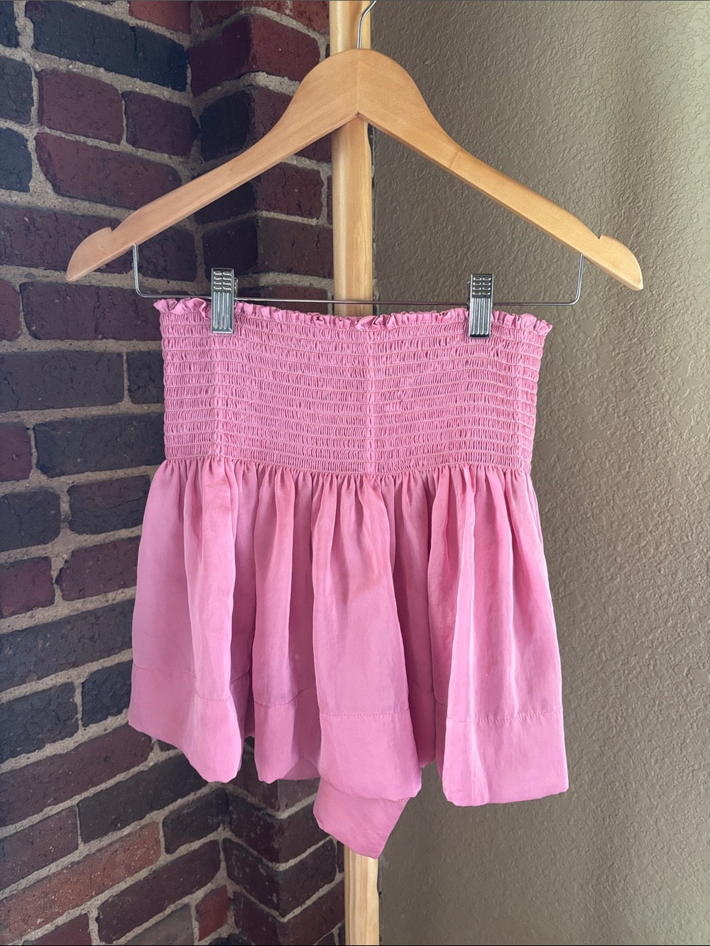 KOCH Pink Smocked Casual Women's Shorts Size S